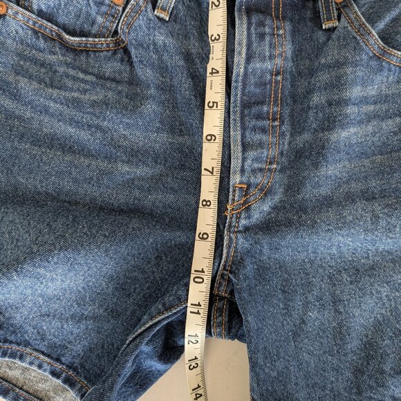 Levi's 501 Mid-Thigh Shorts - Size 28 - Medium Wash - Picture 4 of 10